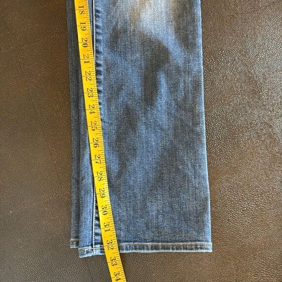 Liz Lange Maternity Boot Cut Medium Washed Jeans size 2 - Picture 8 of 8